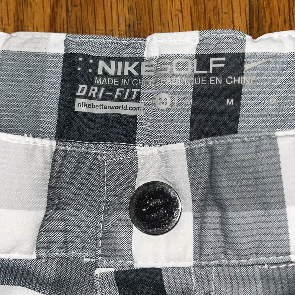 Nike Golf Dri Fit Black and White Flat Front Shorts Size Medium